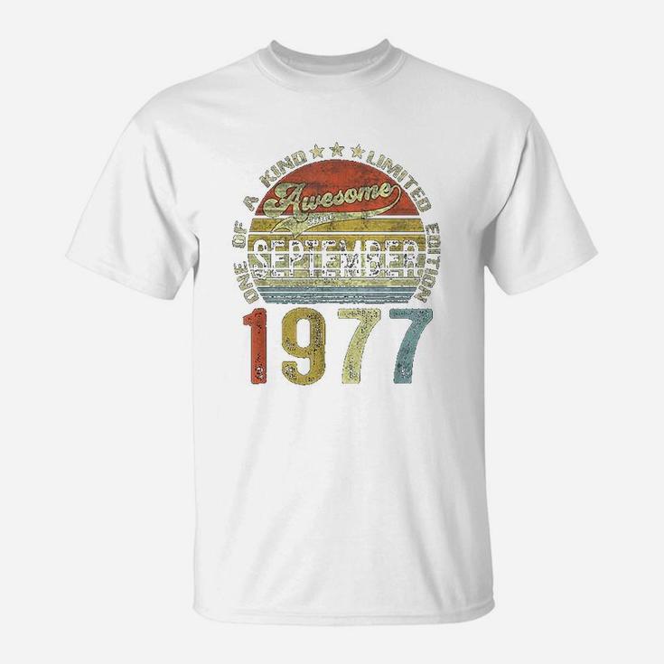 45 Years Old Gifts Vintage September 1977 45th Birthday Gift  T-Shirt