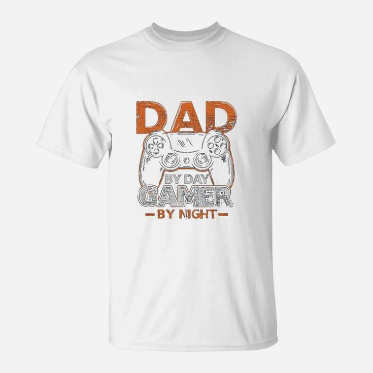 Gaming Gift Dad By Day Gamer By Night Dad Jokes T-Shirt